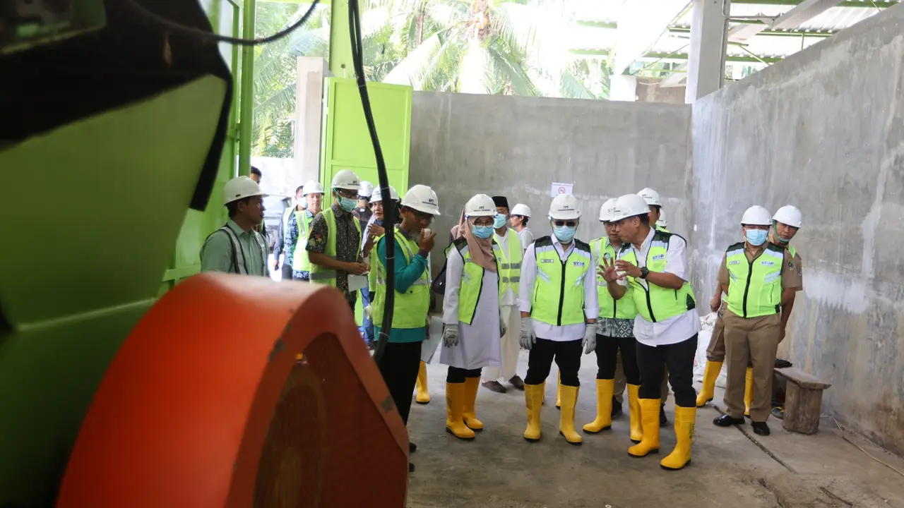 Menko Pangan Zulkifli Hasan kunjungi TPS3R Balak Banyuwangi (Istimewa)