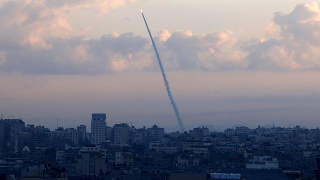 Militan Palestina meluncurkan puluhan roket ke Israel