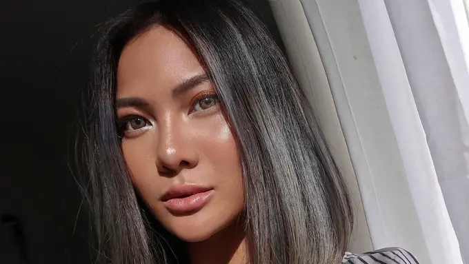 Tips membuat makeup glowing ala Vinna Gracia