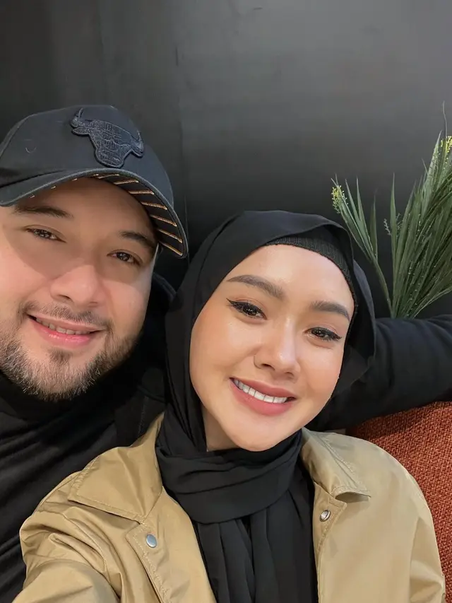 6 Potret Gaya Hijab Cita Citata yang Jadi Sorotan, Diingatkan Tentang Hijrah