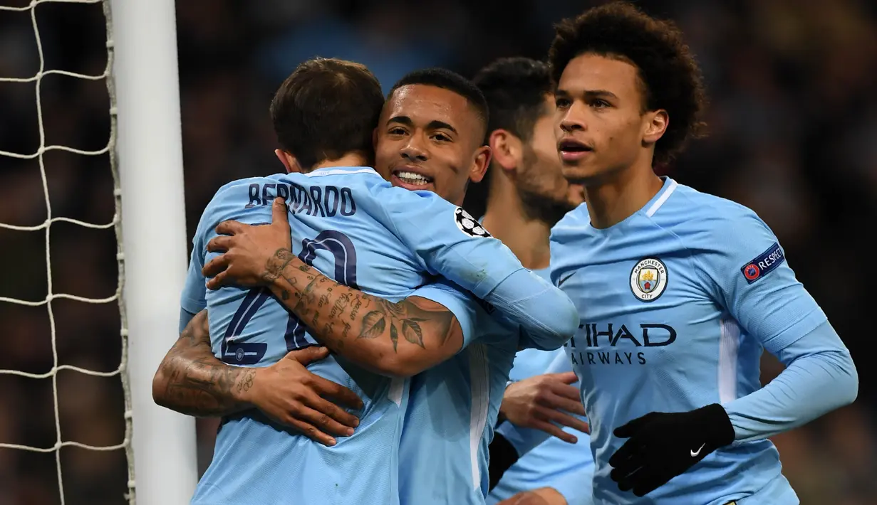 Pemain Manchester City merayakan gol yang dicetak oleh Gabriel Jesus ke gawang FC Basel pada laga Liga Champions di Stadion Etihad, Rabu (7/3/2018). Manchester City takluk 1-2 dari FC Basel. (AFP/Paul Ellis)