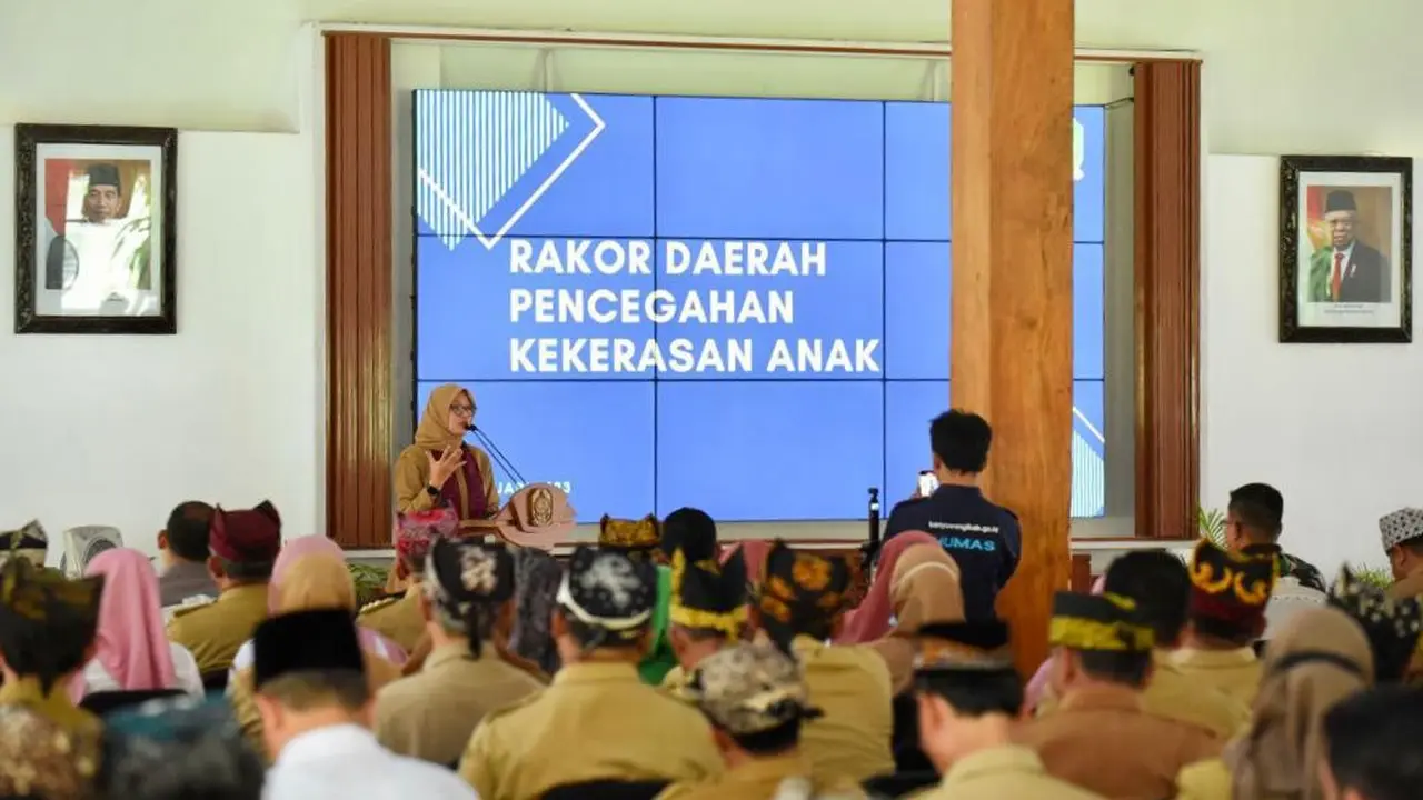 Bupati Banyuwangi Ipuk Fiestiandani memberikan arahan kepada seluruh SKPD terkait bahaya kekerasan terhadap anak (Istimewa)