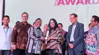 Direktur Pemasaran & Pelayanan Angkasa Pura I Devy Suradji menerima penghargaan di BUMN Marketeers Awards 2018.