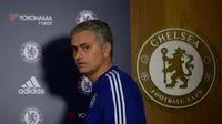 Jose Mourinho saat melakukan sesi konferensi pers di pusat latihan Chelsea, beberapa waktu lalu. Menurut gelandang Chelsea, Cesc Fabregas, sosok Mou akan cepat kembali ke Stamford Bridge. (Reuters/Tony O'Brien)