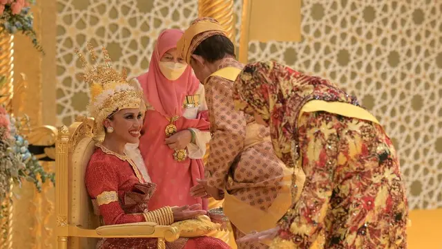 Putri Azemah mengikuti upacara dalam pernikahan