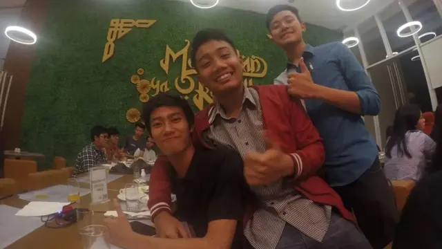 Potret kenangan almarhum Eril anak Ridwan Kamil dan teman-temannya. (Instagram @azkamirfan)