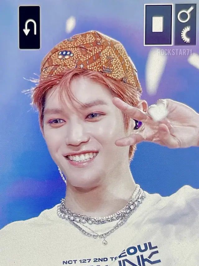 Gaya Melokal Taeyong NCT 127 Pakai Blangkon hingga Batik di Indonesia