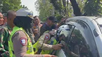 Pria Tewas Membiru Dalam Mobil, Polisi Temukan Barang Diduga Penyebab Kematian