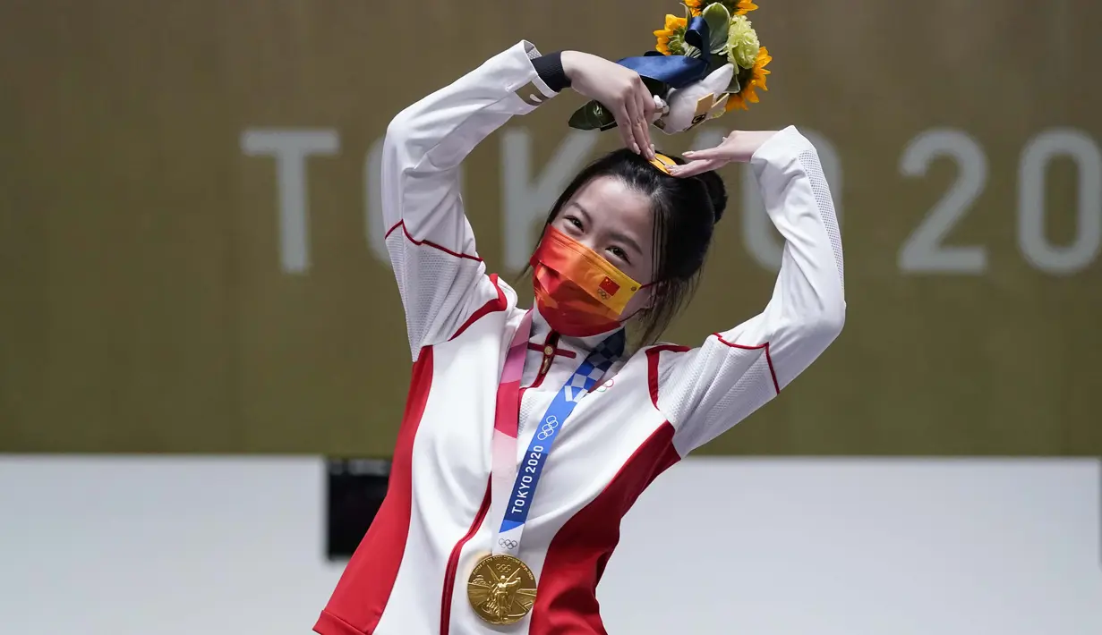 Yang Qian menjadi juara baru untuk nomor 10 m air rifle putri di Olimpiade. Sebelumnya pada Rio 2016, medai emas diraih oleh atlet Amerika Serikat, Virginia Thrasher. (Foto: AP/Alex Brandon)