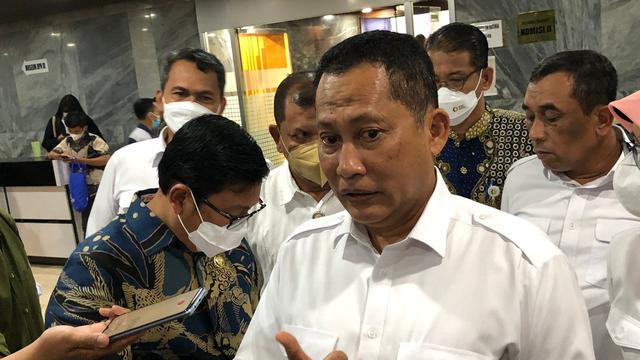 Direktur Utama Perum Bulog Budi Waseso, menyatakan akan melakukan impor beras jika Kementerian Pertanian tidak mampu menyediakan stok beras untuk diserap oleh Bulog.