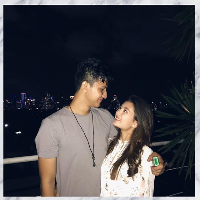 6 Potret Beda Gaya Pacaran Zoe dan Laura Jackson, Kakak Adik yang Curi Perhatian