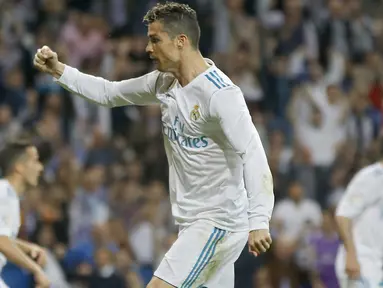 Ekspresi Cristiano Ronaldo usai membobol gawang Athletic Bilbao pada lanjutan La Liga Santander di Santiago Bernabeu stadium, Madrid, (18/4/2018). Real Madrid bermain imbang 1-1 dengan Bilbao. (AP/Francisco Seco)