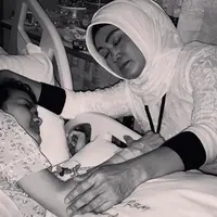 Sekitar dua bulan menjalani perawatan akibat kanker serviks stadium 4, seminggu belakangan kondisi Julia Perez mengalami penurunan. Bahkan, Jupe tidak bisa bergerak dan hanya di tempat tidur. (Instagram/ruben_onsu)