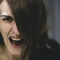 Ilustrasi seorang ibu yang marah karena hal kecil.(Foto: Unsplash/engin akyurt)