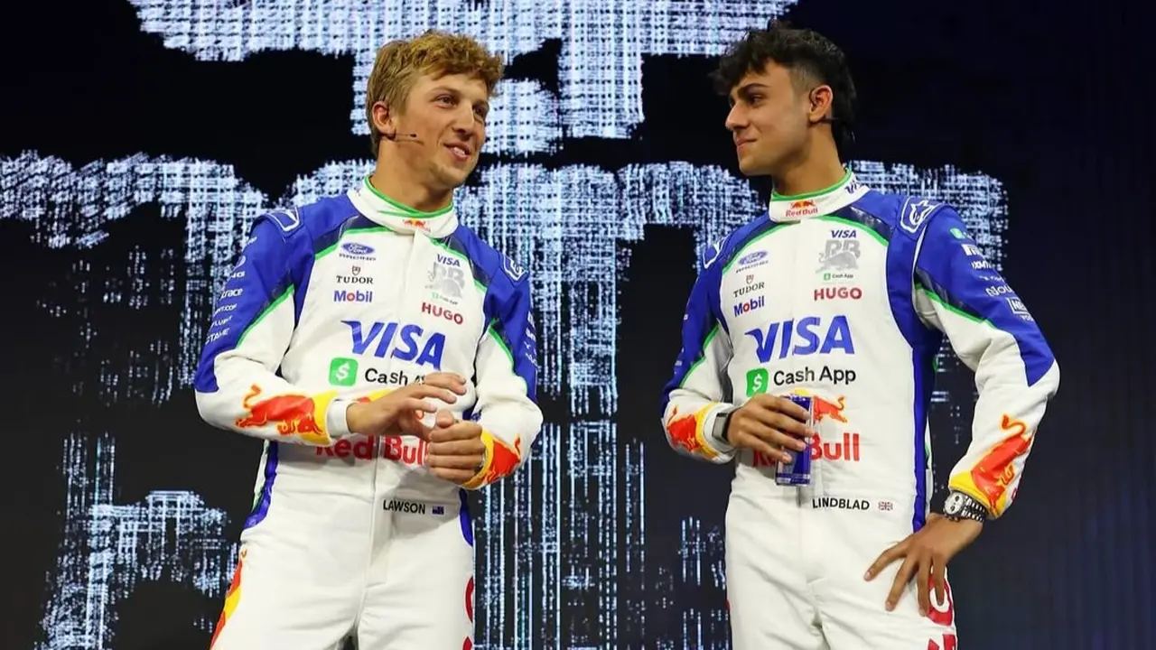 Liam Lawson dan Arvid Lindblad - F1 2026