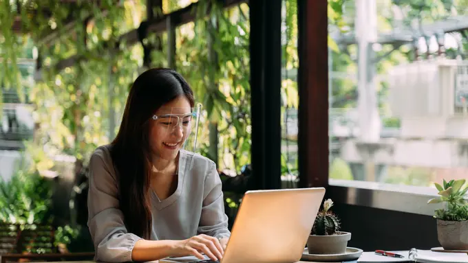 Tips Perlindungan Kulit Maksimal Buat yang Kembali Aktif di Masa New Normal