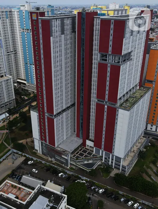 Foto aerial suasana Rumah Sakit Darurat Penanganan COVID-19 Wisma Atlet Kemayoran, di Jakarta, Selasa (2/2/2021). Layanan penanganan COVID-19 kepada pasien harus dengan tata cara penanganan sesuai SOP yang berlaku. (merdeka.com/Imam Buhori)
