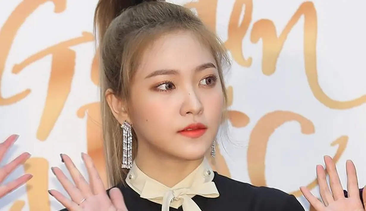 Melihat Yeri Red Velvet menangis, para artis lainnya terlihat ikut merasakan kesedihannya. (Foto: kpopmap.com)