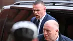 Penyerang Everton Wayne Rooney tiba di pengadilan Stockport Magpenrates di Stockport, Inggris (18/9). Wayne Rooney tertangkap mengemudi sambil mabuk pada tanggal 1 September 2017. (AFP Photo/Paul Ellis)
