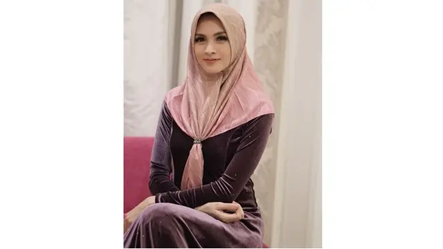 6 Gaya Hijab Seleb Ini Bisa Jadi Inspirasi Saat Lebaran