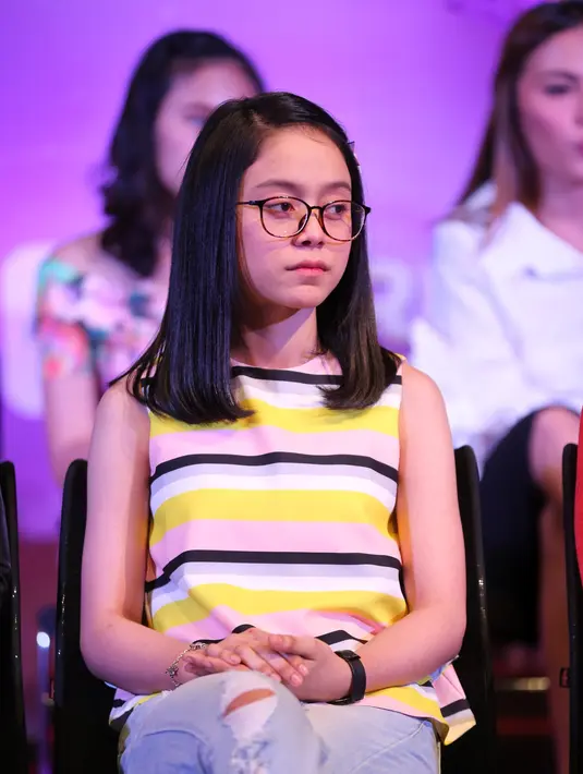 "Mudah-mudahan dede suatu saat diberi kesempatan nyanyi di depan pak Jokowi. 'Eh benar, dengan waktu yang cepat, kemarin dede nyanyi di depan pak Jokowi," lanjutnya. (Adrian Putra/Bintang.com)