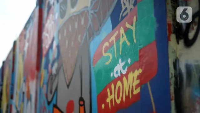 FOTO: Mural Bertema Pandemi COVID-19 Hiasi Tembok di Sunter