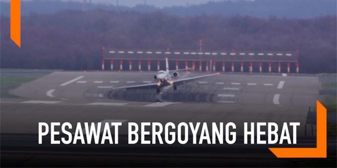 VIDEO: Dramatis, Pesawat Bergoyang Hebat Sebelum Mendarat