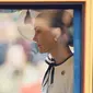 Kate Middleton terlihat ikut dalam iring-iringan kereta kuda menuju The Mall. (BENJAMIN CREMEL / AFP)