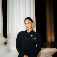 Lama tak terlihat di sebuah acara, Azizah Salsha comeback hadiri sebuah event dengan outfit serba hitam [@azizahsalsha_]