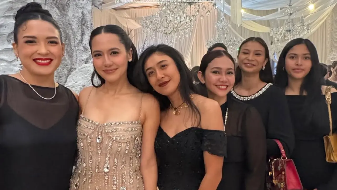 Pevita Pearce Hadir di Resepsi Luna Maya dan Maxime