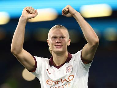 Suatu catatan tersendiri dan tentunya menjadi kebanggaan bagi seorang pemain yang mampu mencetak gol dalam sebuah laga pembuka di liga elite Eropa seperti di Liga Inggris. Apalagi jika gol tersebut dapat menjadi pemicu atau pembangkit semangat bagi rekan-rekannya untuk meraih hasil maksimal berupa tiga poin penuh. Namun ada kalanya gol pembuka justru dihasilkan ke gawang sendiri alias gol bunuh diri. Berikut daftar 5 pemain sebagai pencetak gol pertama di laga pembuka Liga Inggris dalam 5 musim terakhir. (AFP/Darren Staples)