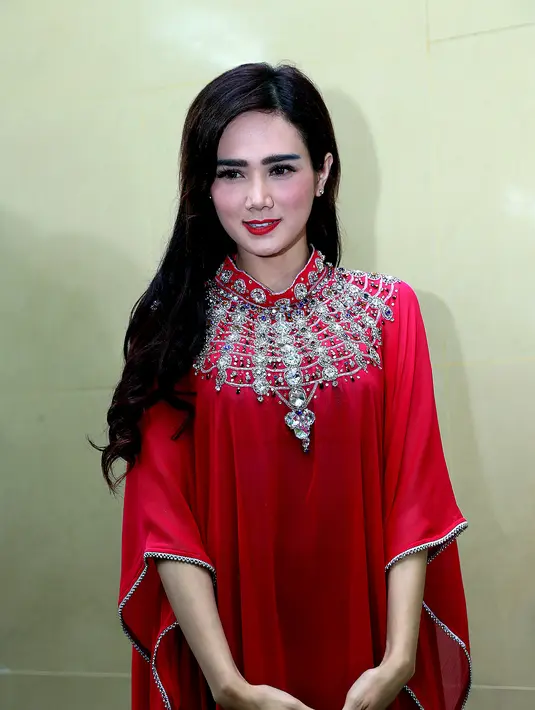  'Kalau Dul memang tidak mau dirayakan, mau nyepi di rumah, karena dia mau nyepi jadi aku gak ngerayain bareng dia' ujar mulan. (Wimbarsana Kewas/Bintang.com)  