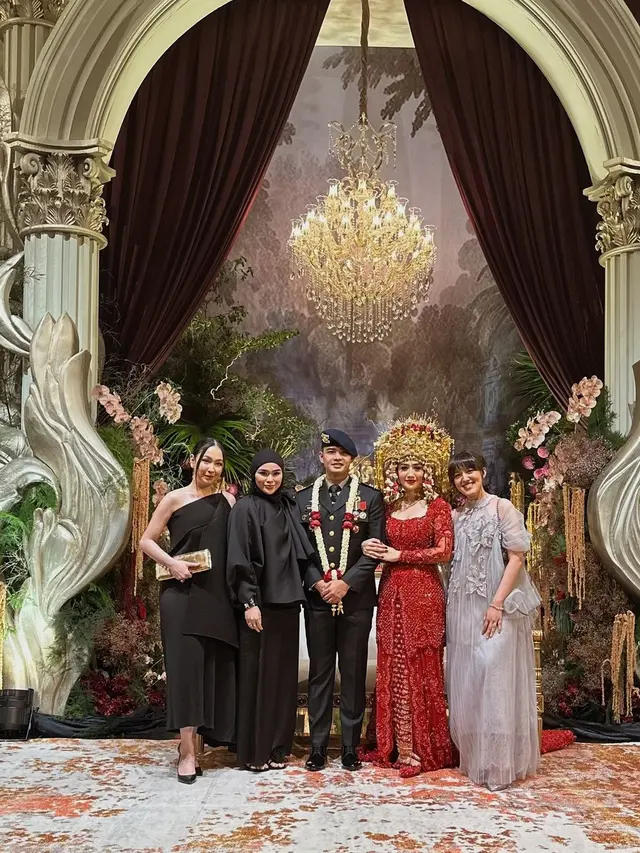 Jadi Momen Reuni Blink, Gaya Agatha Pricilla, Sivia Azizah dan Ify Alyssa di Pernikahan Febby Rastanty