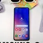 Tampilan layar Samsung Galaxy A54 5G dengan punch-hole. (Liputan6/Dinda Charmelita Trias Maharani)