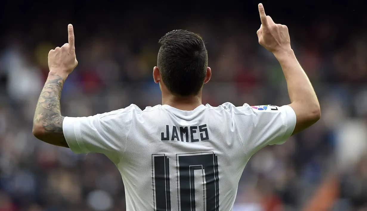 2. James Rodriguez, kedatangan Marco Asensio ke Real Madrid membuat posisi gelandang asal Kolombia ini menjadi terancam. Kemungkinan manajemen Los Blancos akan mempertimbangkan penawaran 71 juta pounds yang pernah diajukan MU. (AFP/Gerard Julien)
