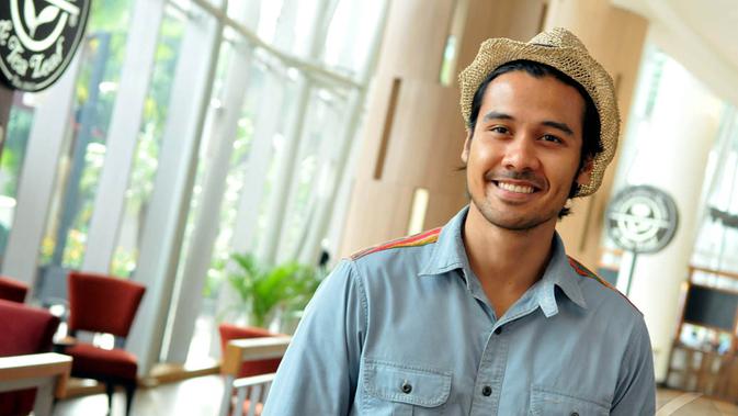 Aktor Chicco Jerikho saat syukuran film Filosofi Kopi, di Kuningan City, Jakarta, Kamis (8/1/2015). (Liputan6.com/Panji Diksana)