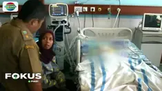 Sejak tinggal dua bulan di rumahnya, Sinta tak segan memukul dan mengkasari anaknya sendiri.