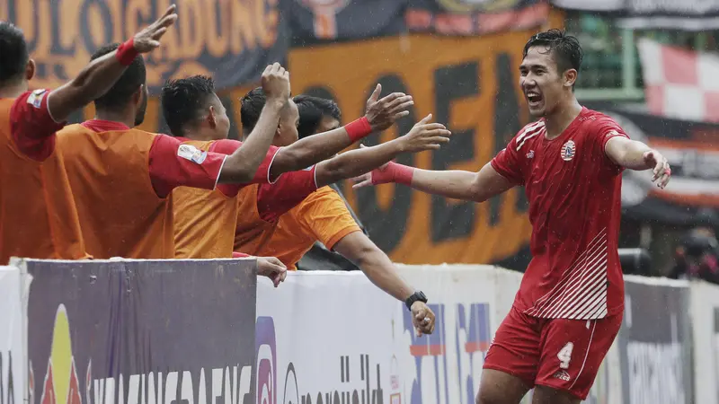 Bek Persija Jakarta, Ryuji Utomo, merayakan gol yang dicetaknya ke gawang TIRA Persikabo. (Bola.com/Yoppy Renato)