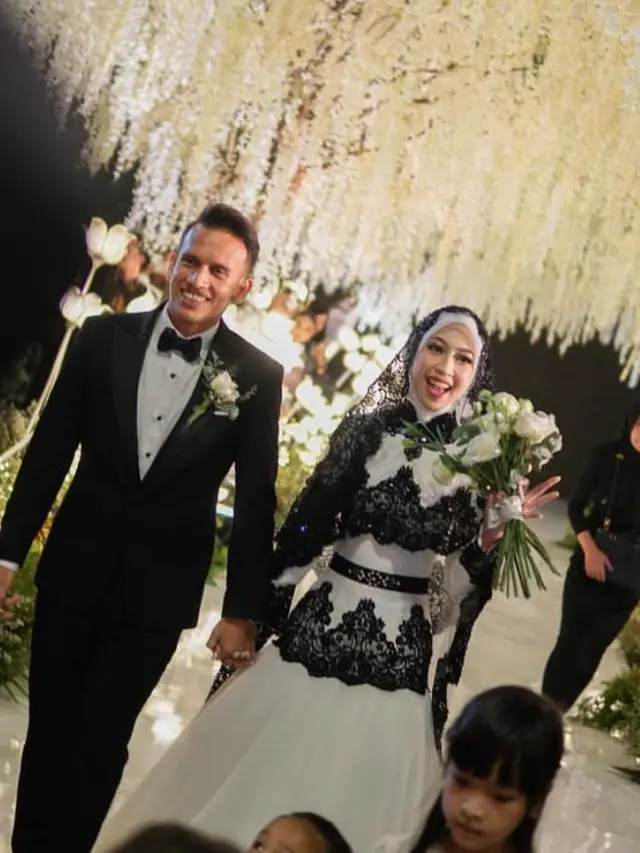 Busana Pernikahan Adiba Khanza anak Umi Pipik