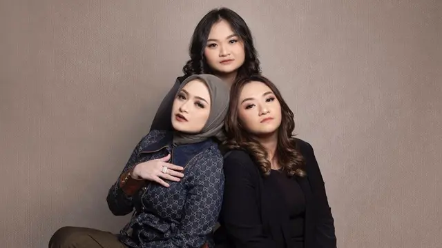 FOTO: Kebersamaan Nathalie Holscher dan Kedua Adiknya di Pemotretan Terbaru
