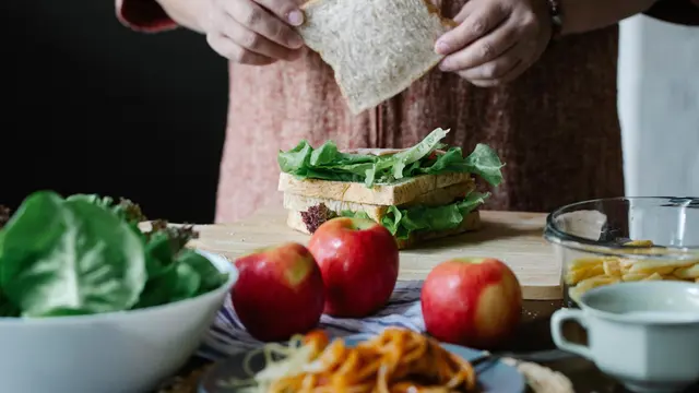 Resep Roti Sandwich Sayuran untuk Bekal Simpel yang Lezat