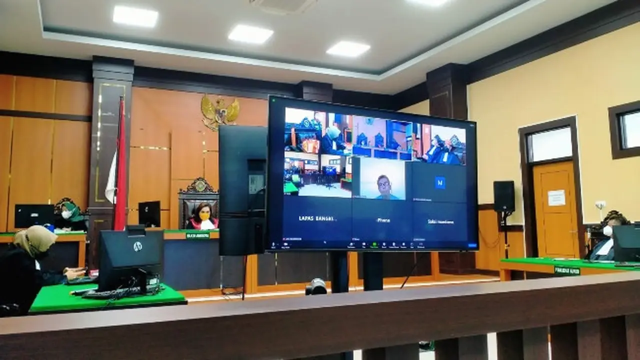 Sidang vonis di Pengadilan Negeri Bangkinang terhadap Ketua Kopsa-M, Anthony Hamzah.