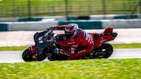 Pembalap penguji Ducati, Michele Pirro pada hari terakhir tes shakedown MotoGP Sepang hari Selasa (07/02/2023). (Twitter/Ducati)