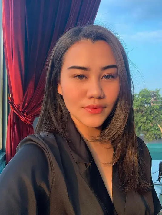 Aaliyah mengungkapkannya saat menjadi bintang tamu di Channel Youtube Gritte Agatha. Ia mengatakan bahwa sejak kecil sudah ingin menjadi penyanyi terkenal. Namun sempat terpikir menjadi Playgirl. (Instagram/aaliyahmassaid)