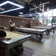 Resmi diluncurkan, Gowadra Billiard hadir konsep billiard yang tidak lagi identik dengan ruang eksklusif, gelap, dan maskulin, melainkan inklusif dan hangat. Tampak dalam foto, pengunjung menikmati permainan biliar di Gowada Billiard, di Jalan Thamrin Boulevard Pantai Indah Kapuk 2 (PIK 2), Kabupaten Tangerang, Banten, pada Rabu (11/2/2026). (Kapanlagi.com/Budy Santoso)
