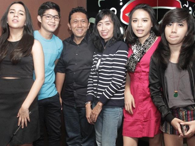 Menggapai Cinta Pertama Di Cerita Cinta Showbiz Liputan6 Com