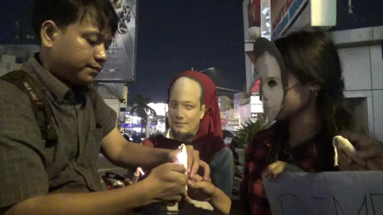 Nyala Lilin 'Save KPK' hingga Topeng Wajah Dukung Novel Baswedan
