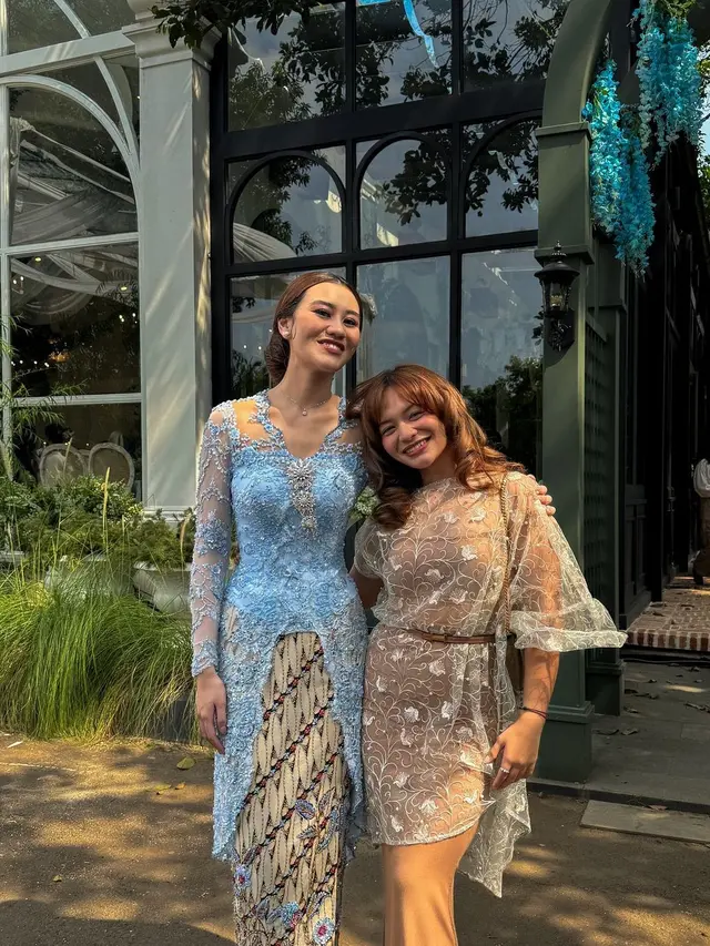 Potret Amel Carla di acara lamaran Thariq-Aaliyah (Sumber: Instagram/@amelcarla)