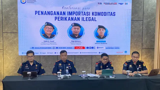 Direktur Pengawasan Sumber Daya Perikanan, Halid K. Jusuf saat konferensi pers di Kementerian Kelautan dan Perikanan, Selasa (13/1/2026). (Foto: Liputan6.com/Immanuel C)