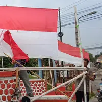 Cerita Kuli Bangunan di Cianjur Sisihkan Gaji Demi Bendera Merah Putih Sepanjang 680 Meter